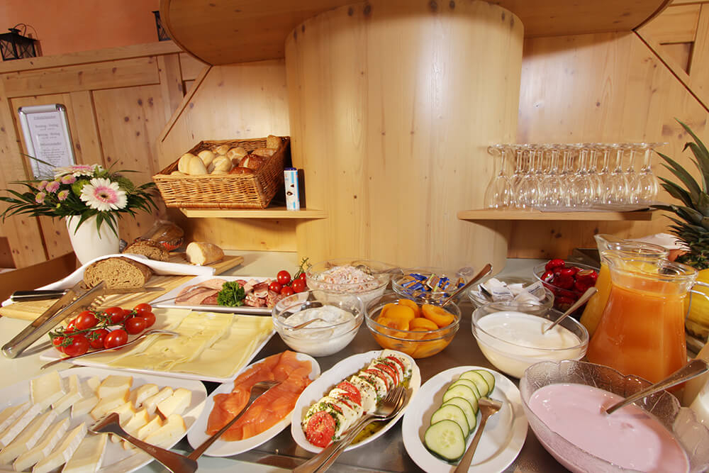 Gemüse, Wurst, Käse, Joghurt und Säfte
